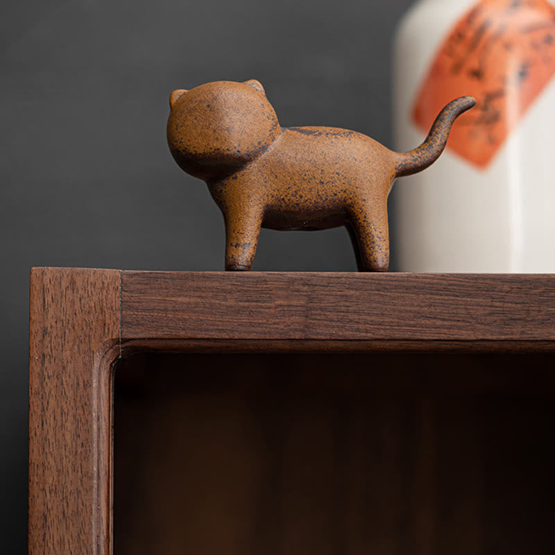 Mini-Stehfiguren aus Keramik in Form einer Katze und eines Feng-Shui-Frosches für die Inneneinrichtung