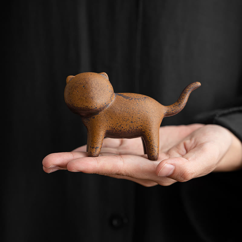 Mini-Stehfiguren aus Keramik in Form einer Katze und eines Feng-Shui-Frosches für die Inneneinrichtung