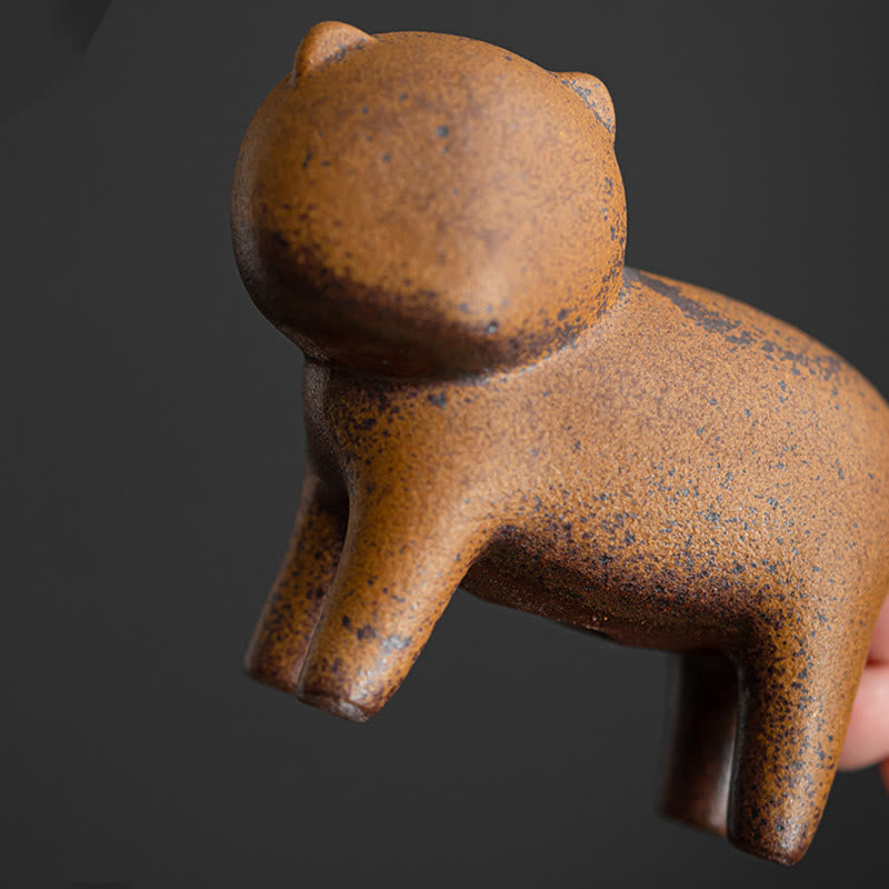 Mini-Stehfiguren aus Keramik in Form einer Katze und eines Feng-Shui-Frosches für die Inneneinrichtung