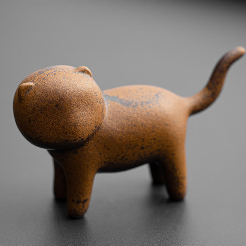 Mini-Stehfiguren aus Keramik in Form einer Katze und eines Feng-Shui-Frosches für die Inneneinrichtung