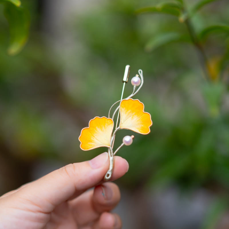 Ginkgoblatt-Brosche aus Maulbeerseide | Spiritueller Schmuck
