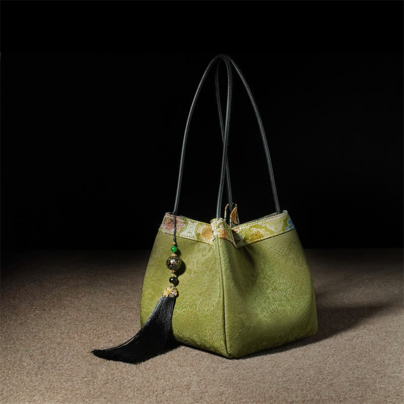 Spirituelle Schultertasche aus bestickter Maulbeerseide und Xiangyunsha-Seide