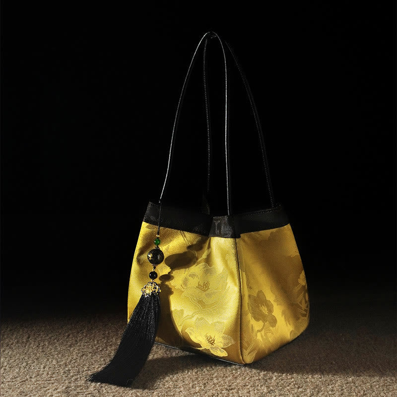 Spirituelle Schultertasche aus bestickter Maulbeerseide und Xiangyunsha-Seide