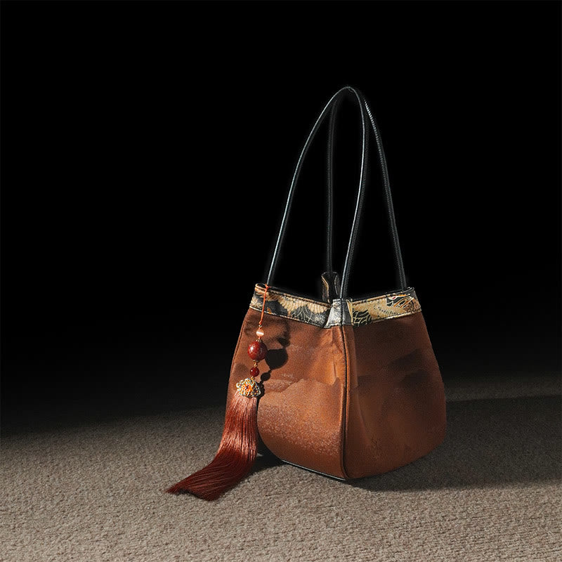 Spirituelle Schultertasche aus bestickter Maulbeerseide und Xiangyunsha-Seide