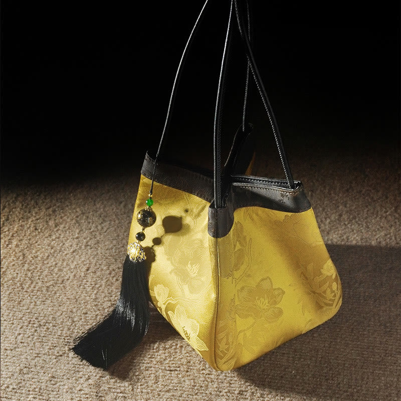 Spirituelle Schultertasche aus bestickter Maulbeerseide und Xiangyunsha-Seide