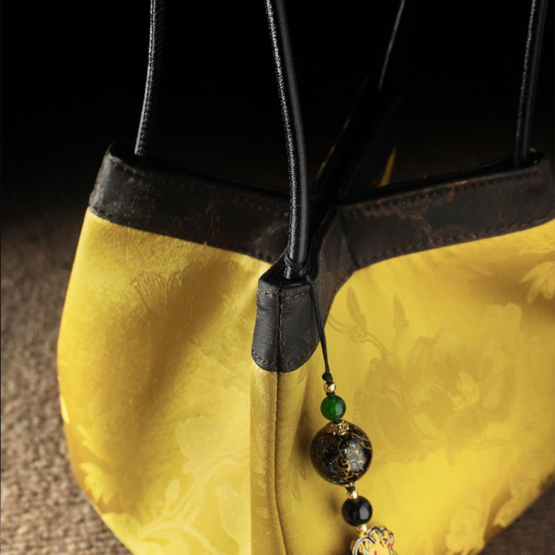 Spirituelle Schultertasche aus bestickter Maulbeerseide und Xiangyunsha-Seide