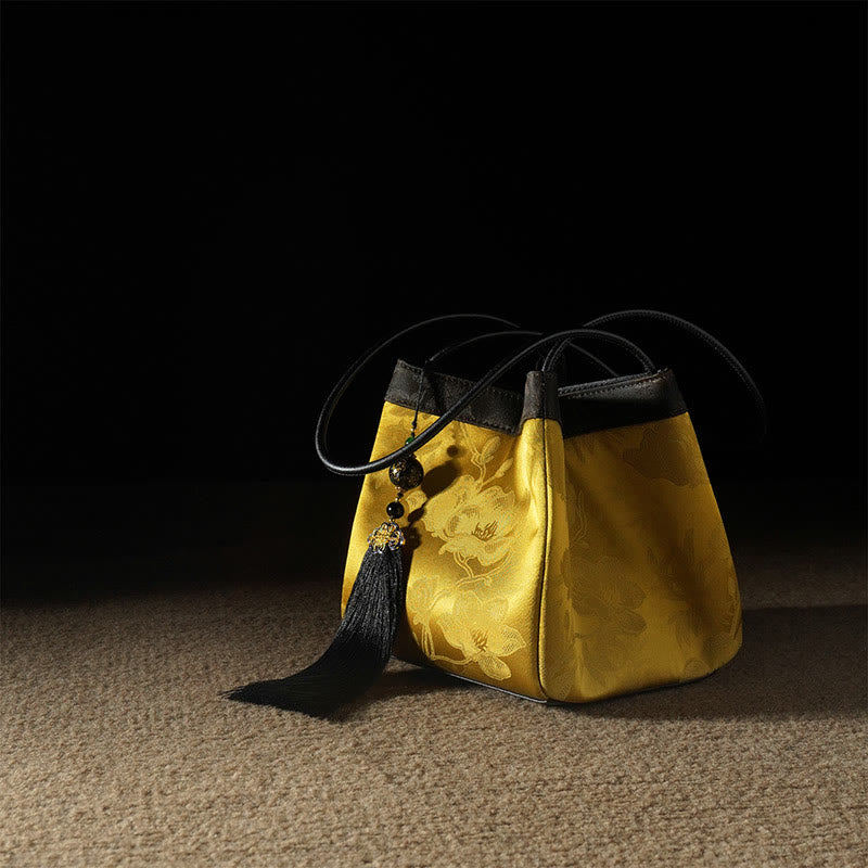 Spirituelle Schultertasche aus bestickter Maulbeerseide und Xiangyunsha-Seide