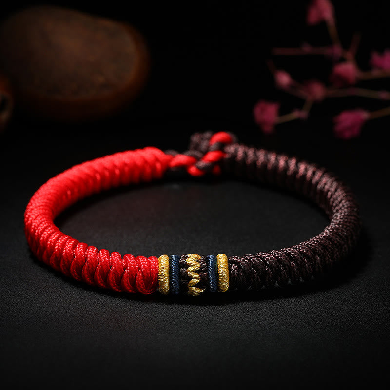 Mehrfarbiges rotes Schnurarmband mit King Kong-Knoten zum Schutz