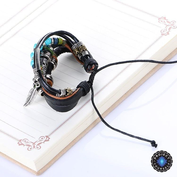 Mehrschichtiges spirituelles Lederarmband - verstellbar und Unisex 