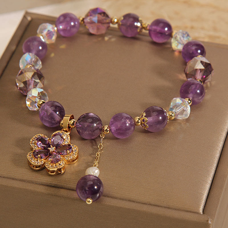 Natürliches Amethyst-Perlen-Blumen-Charm-Armband für positive Transformation