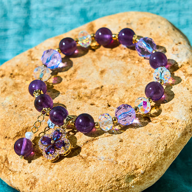 Natürliches Amethyst-Perlen-Blumen-Charm-Armband für positive Transformation
