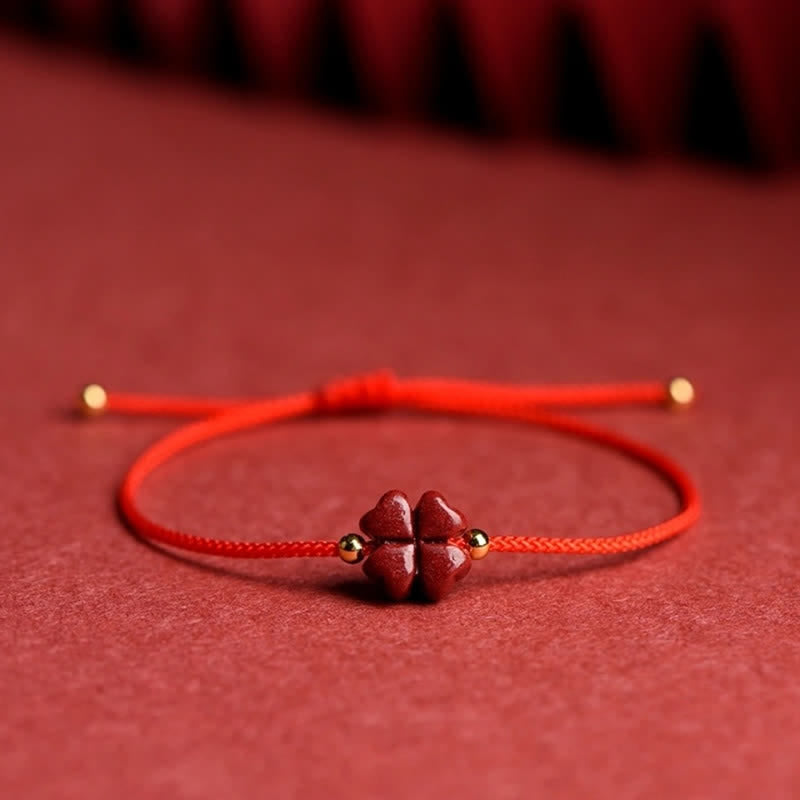 Natürliches zinnoberrotes Schnurarmband mit vierblättrigem Kleeblatt-Segen