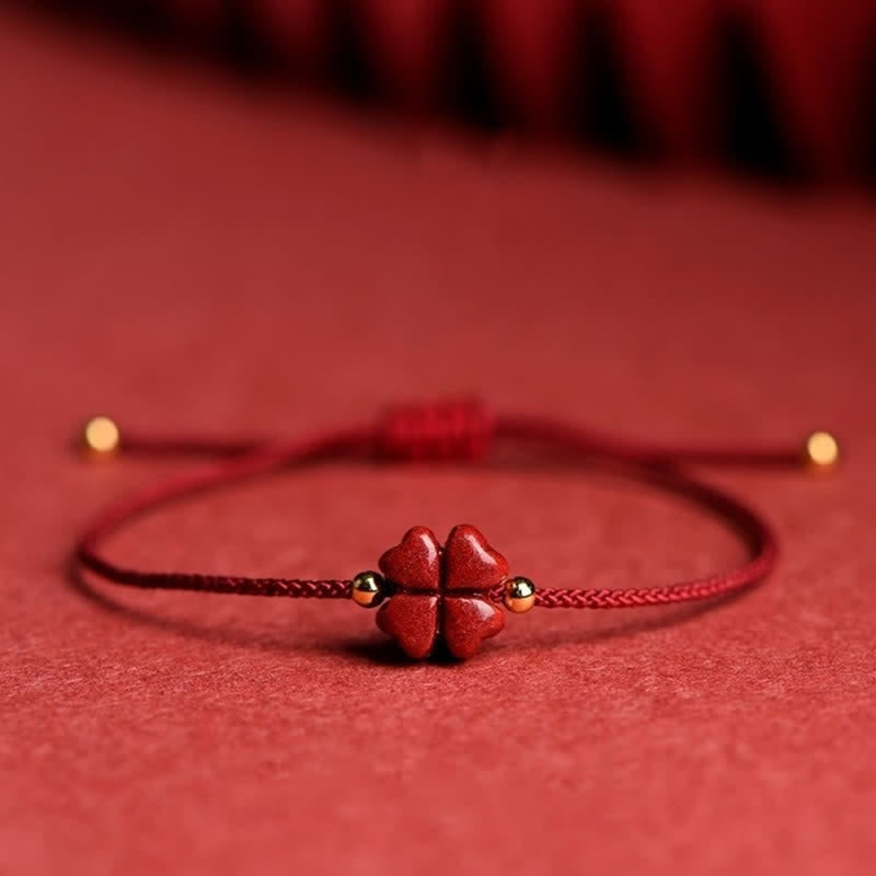 Natürliches zinnoberrotes Schnurarmband mit vierblättrigem Kleeblatt-Segen