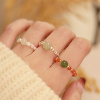 Elastischer Ring aus natürlicher Hetian-Jade, rotem Achat und Perlen