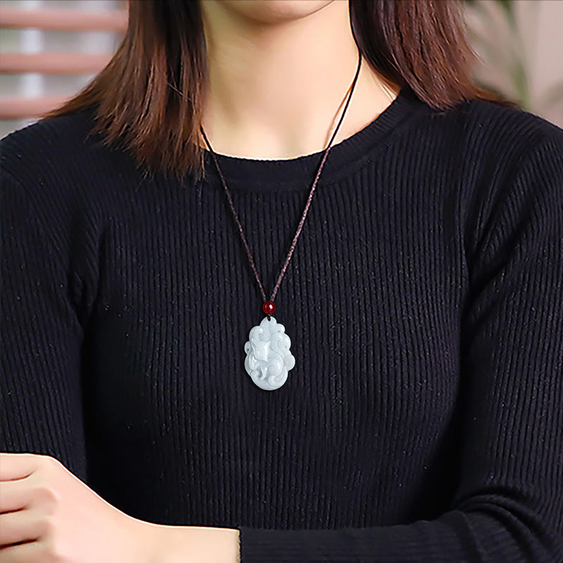 Glücksbringer-Halskettenanhänger aus natürlicher Jade mit neunschwänzigem Fuchs