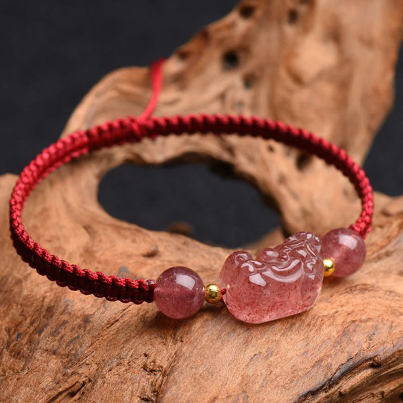 Natürliches Erdbeerquarz-PiXiu-Armband mit roter Schnur für Glück