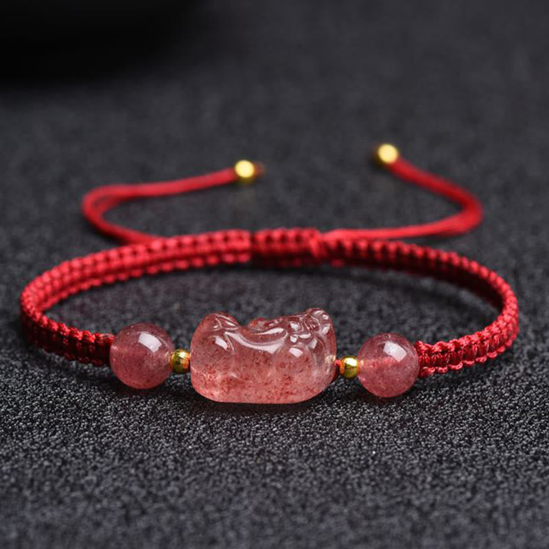 Natürliches Erdbeerquarz-PiXiu-Armband mit roter Schnur für Glück