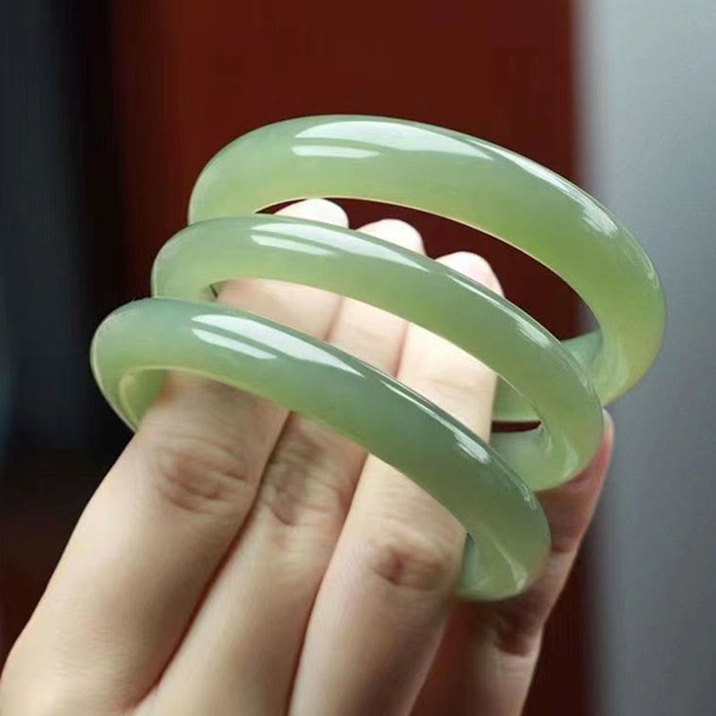 Armreif aus natürlicher, weiß-grüner Jade für Wohlstand, 56 mm