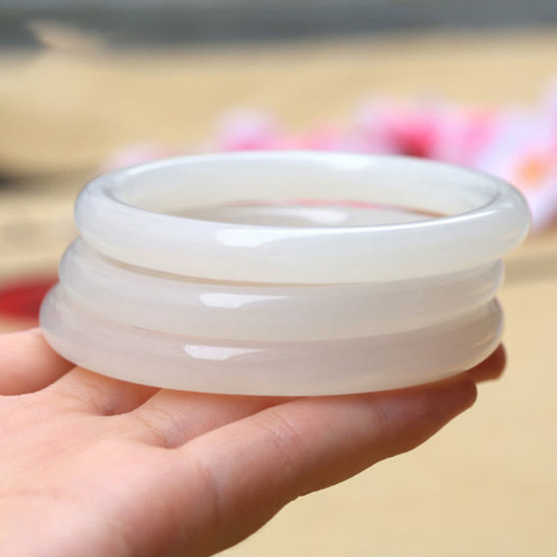 Armreif aus natürlicher, weiß-grüner Jade für Wohlstand, 56 mm