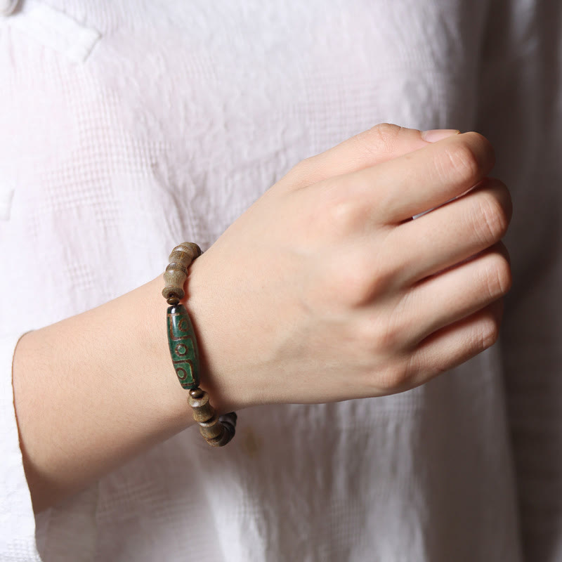 Neun-Augen-Dzi-Perle, grünes Sandelholz, spirituelles Armband, 14–16 cm