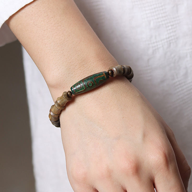 Neun-Augen-Dzi-Perle, grünes Sandelholz, spirituelles Armband, 14–16 cm