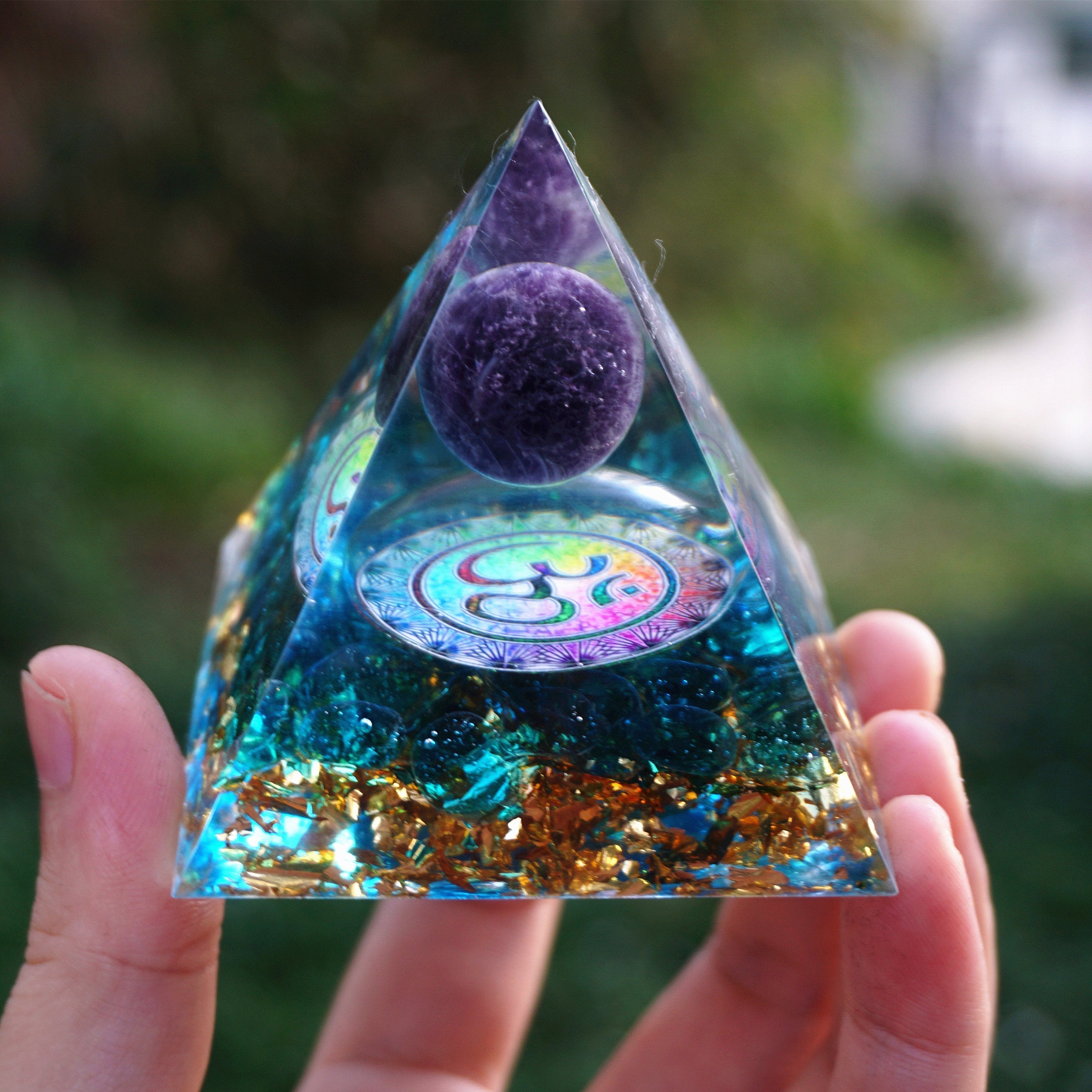 Om Amethyst Kugel Orgon Pyramide