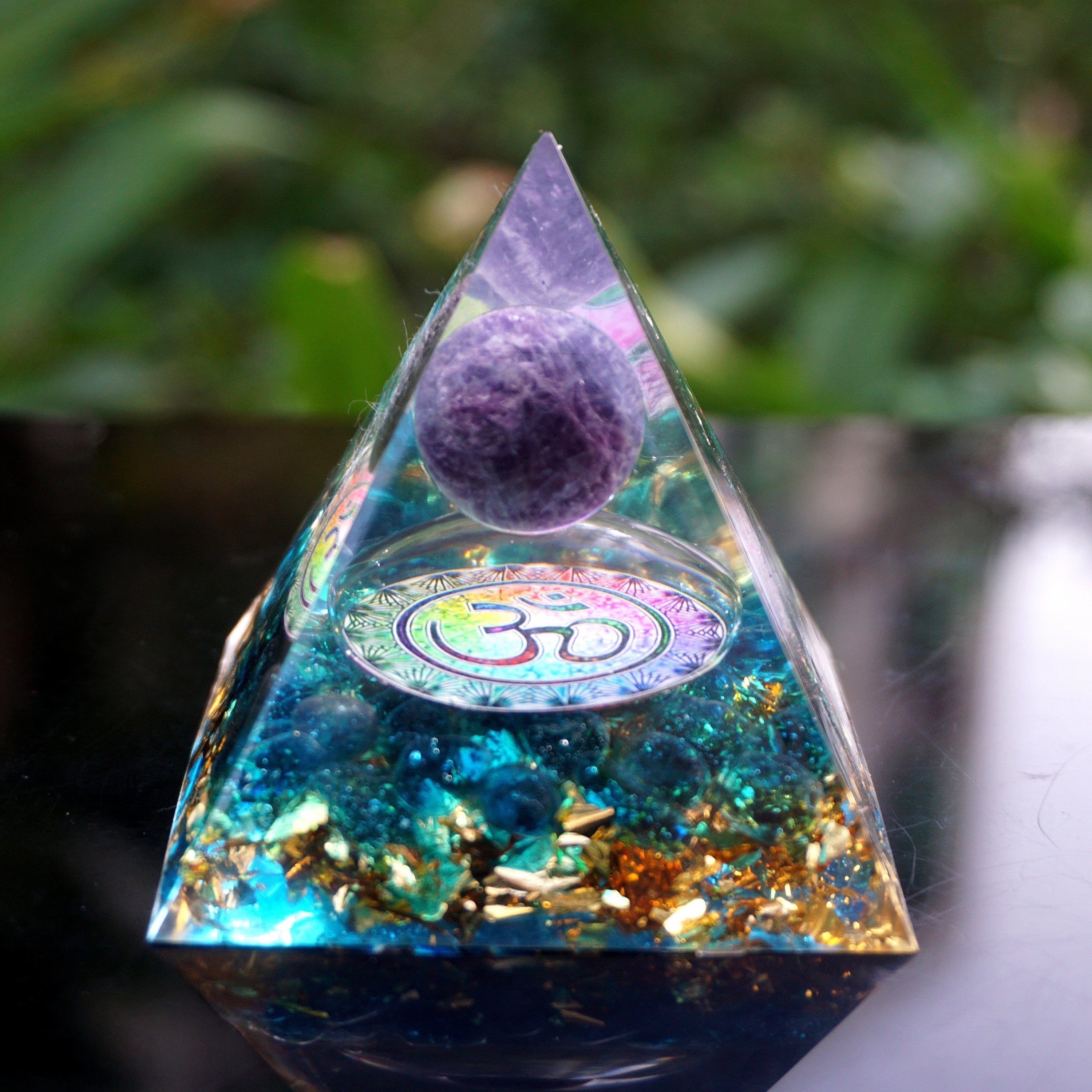 Om Amethyst Kugel Orgon Pyramide