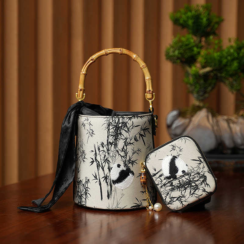 Umhängetasche mit Panda-Bambus-Elster-Stickerei, 16 x 16 x 18 cm
