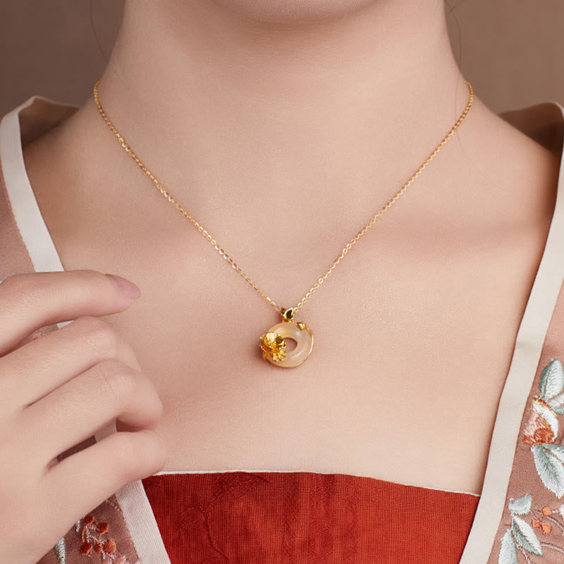 Peace Buckle Pfirsichblüten-Schmetterling Spirituelle Halskette aus Sterlingsilber