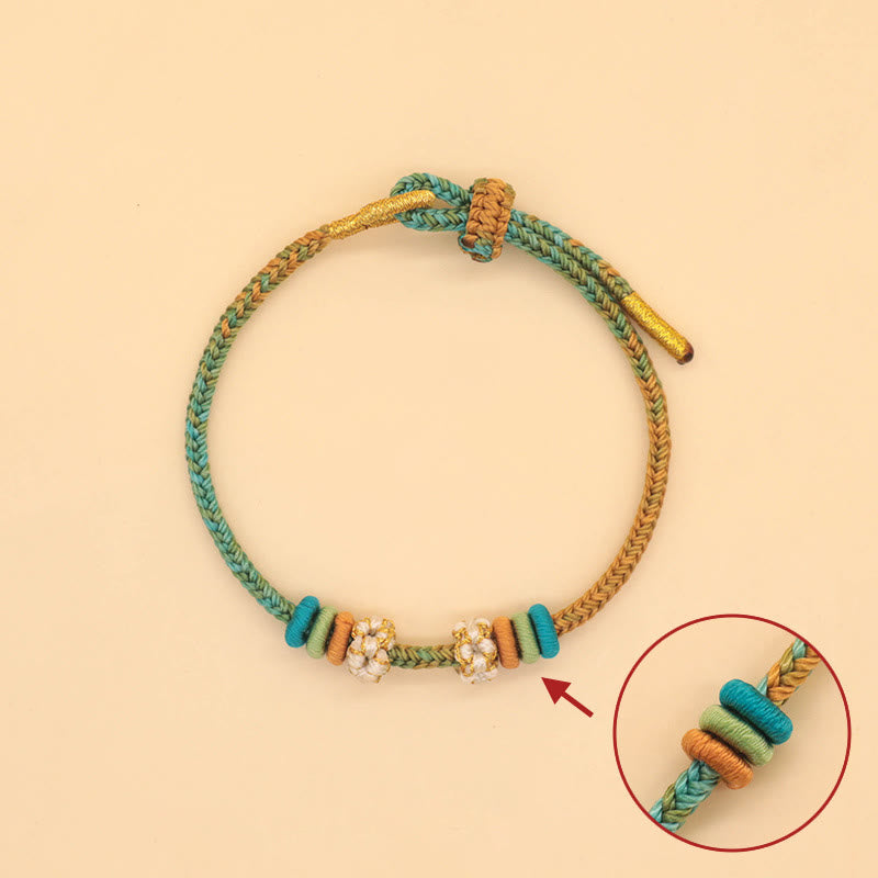 Friedensknoten-Armband mit acht roten Fäden für Glück und Harmonie