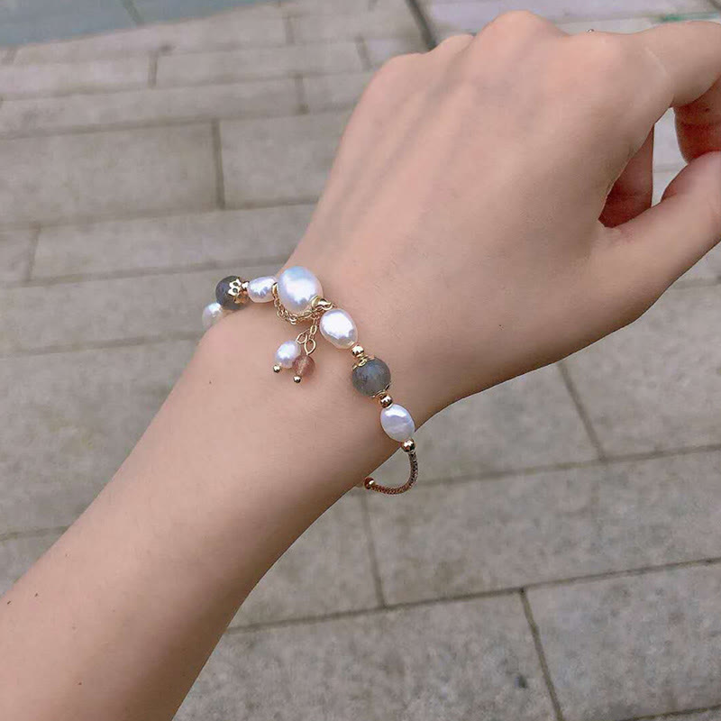 Perlen-Mondstein-Optimismus-Armband mit Erdbeerquarz-Perlen