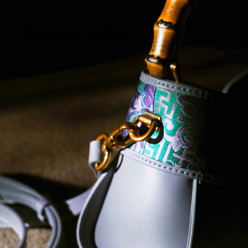 Umhängetasche mit Bambusgriff „Peony“ aus Song-Brokatseide