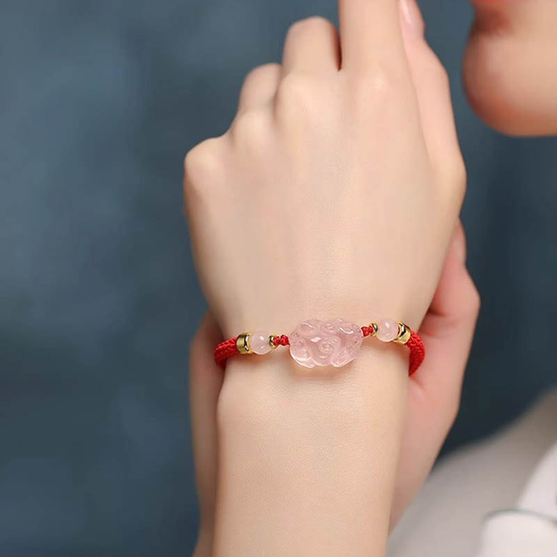 PiXiu-Reichtumsarmband aus rosa Kristall mit rotem Schnurschutz