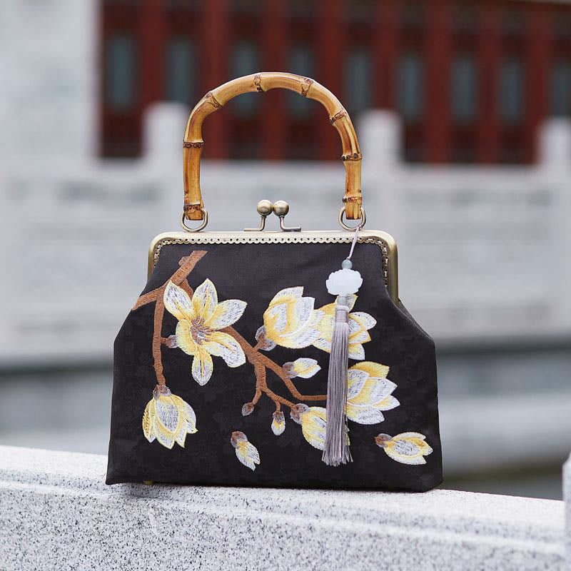 Handtasche mit Pflaumenblüten-Stickerei und Bambusgriff | Elegante Umhängetasche