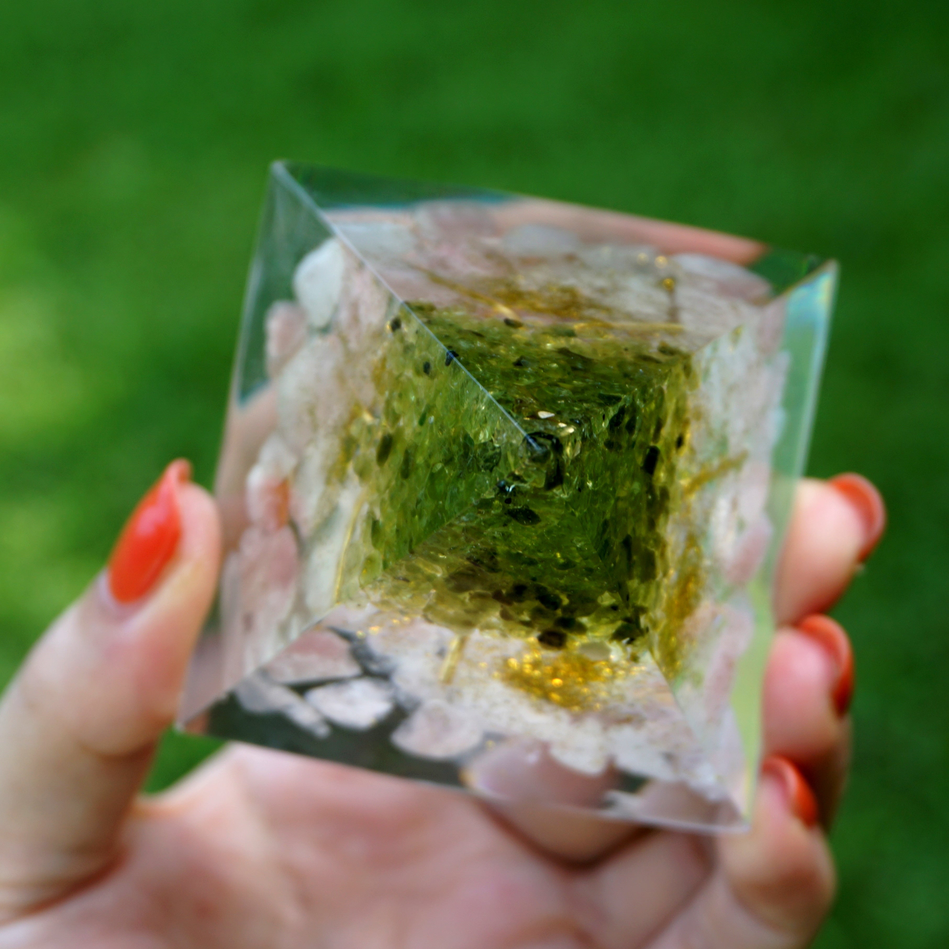 Wohlstands-Peridot-Orgon-Pyramide