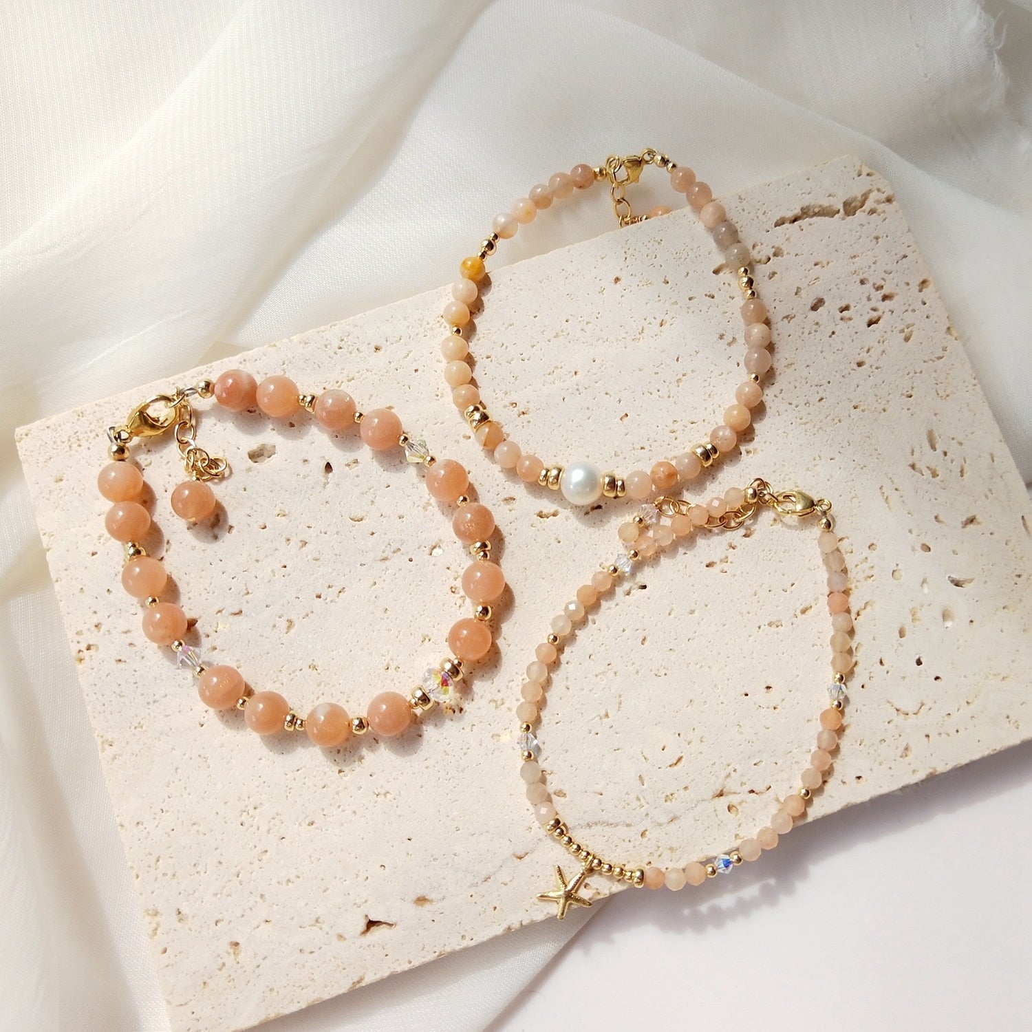 Strahlendes Sonnensteinarmband mit 14 Karat Vergoldung