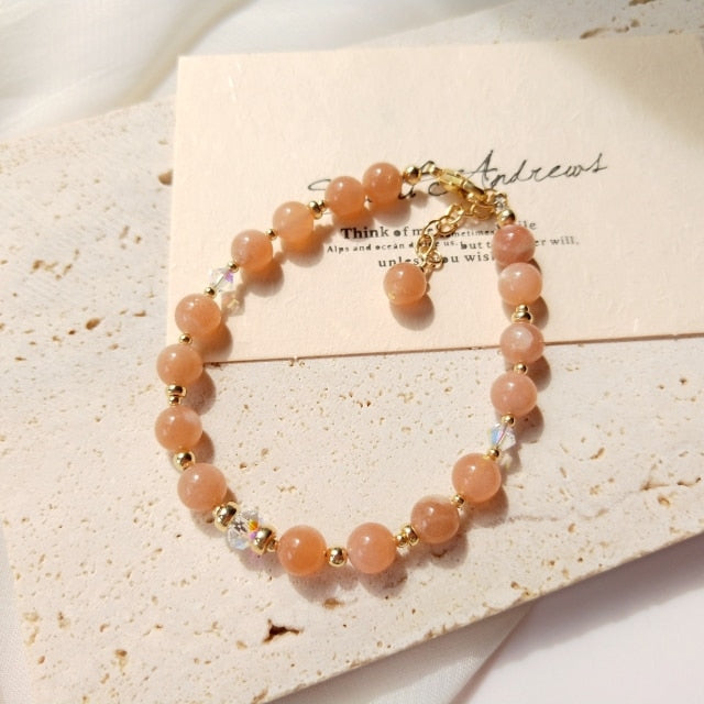 Strahlendes Sonnensteinarmband mit 14 Karat Vergoldung