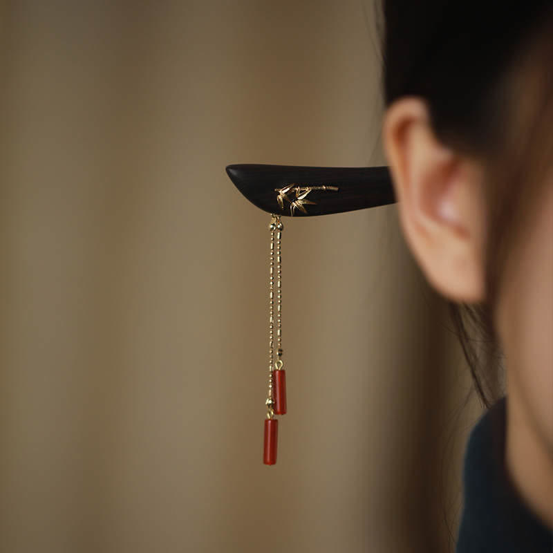 Chinesische Haarnadel aus rotem Achat und Ebenholz mit Vertrauensquaste