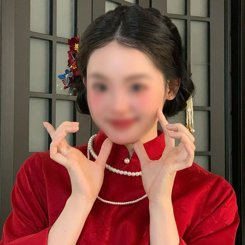 Roter Blumen-Schmetterlings-Haarkamm für Transformation &amp; Liebe