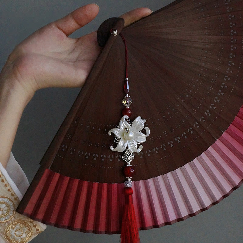 Red Lily Chinesischer Faltfächer aus Bambusseide, 22 cm