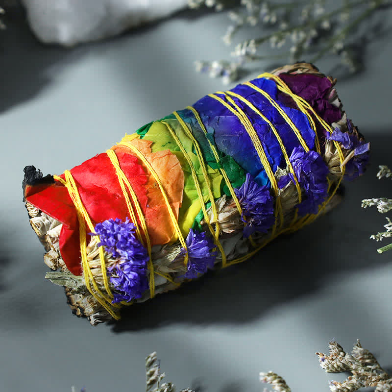 Räucherstäbchen mit roter Rose zur Reinigung des Hauses | Meditationsritual