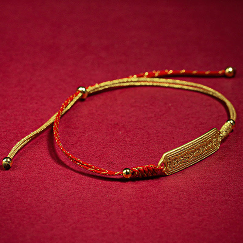 Rotes Schnurarmband mit 14 Karat vergoldetem Amulett