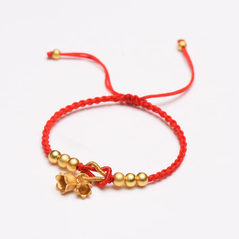 Rotes Schnurarmband mit Maiglöckchen-Anhänger für Glück und Schutz