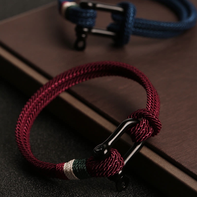 Rotes Schnurarmband mit Edelstahlschnalle für Glück und Schutz
