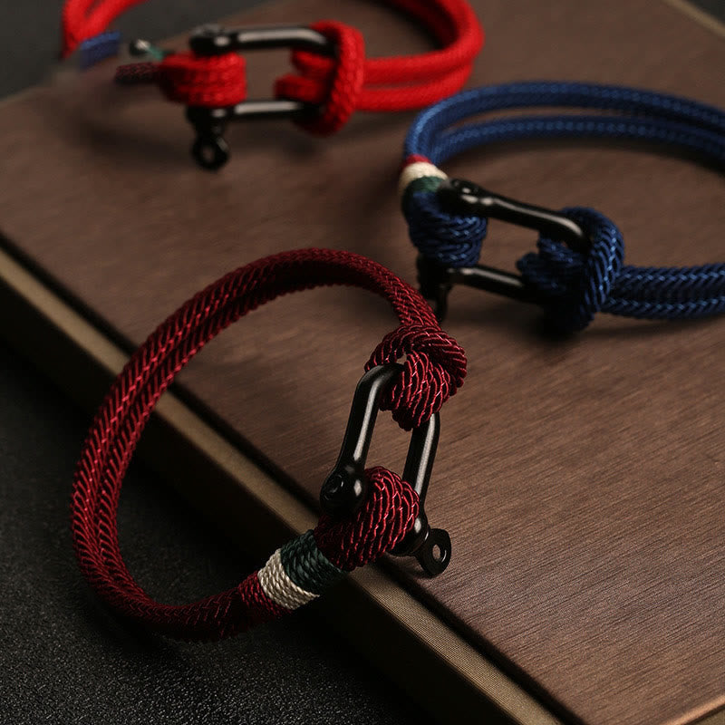 Rotes Schnurarmband mit Edelstahlschnalle für Glück und Schutz