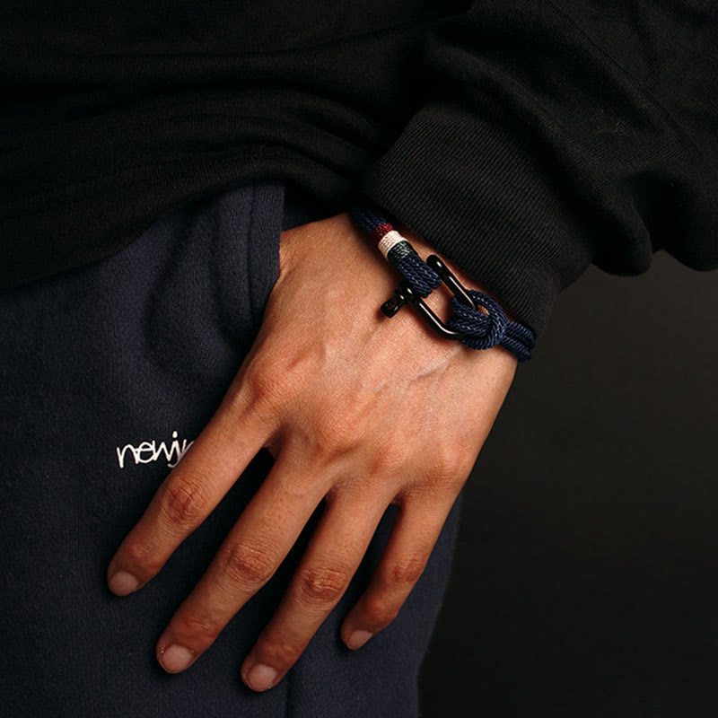 Rotes Schnurarmband mit Edelstahlschnalle für Glück und Schutz