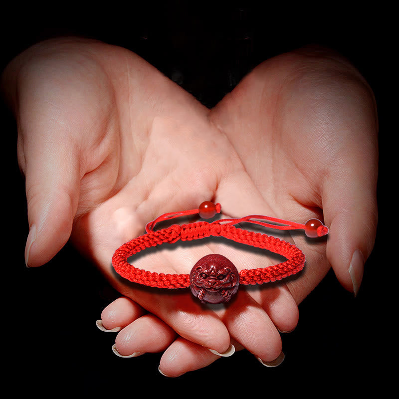 Rotes Zinnoberarmband mit chinesischem Sternzeichen zum Schutz