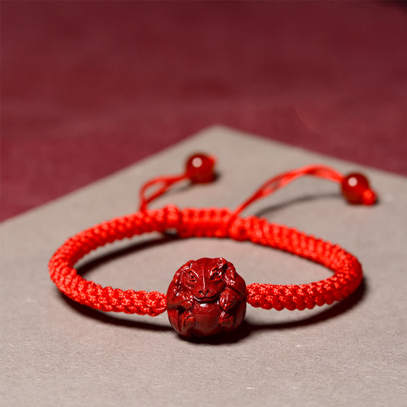 Rotes Zinnoberarmband mit chinesischem Sternzeichen zum Schutz