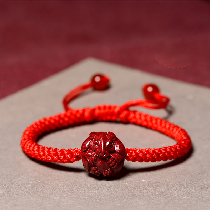 Rotes Zinnoberarmband mit chinesischem Sternzeichen zum Schutz