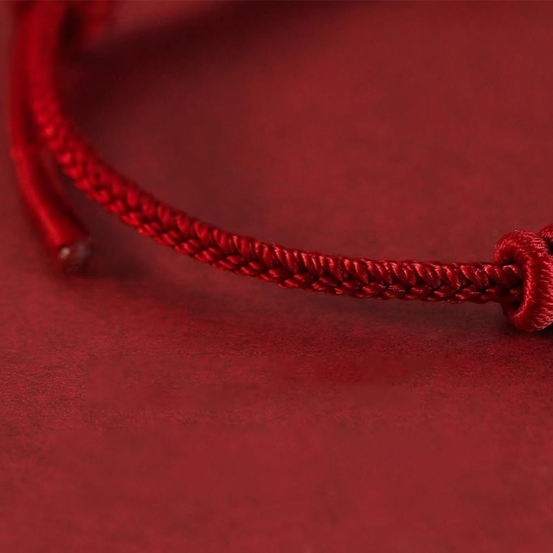 Rotes Armband mit achtsträngigem Seil